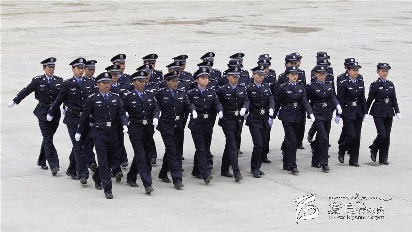 康定市公安局打造藏區一流警隊(康巴傳媒網首屆紀實攝影大賽)