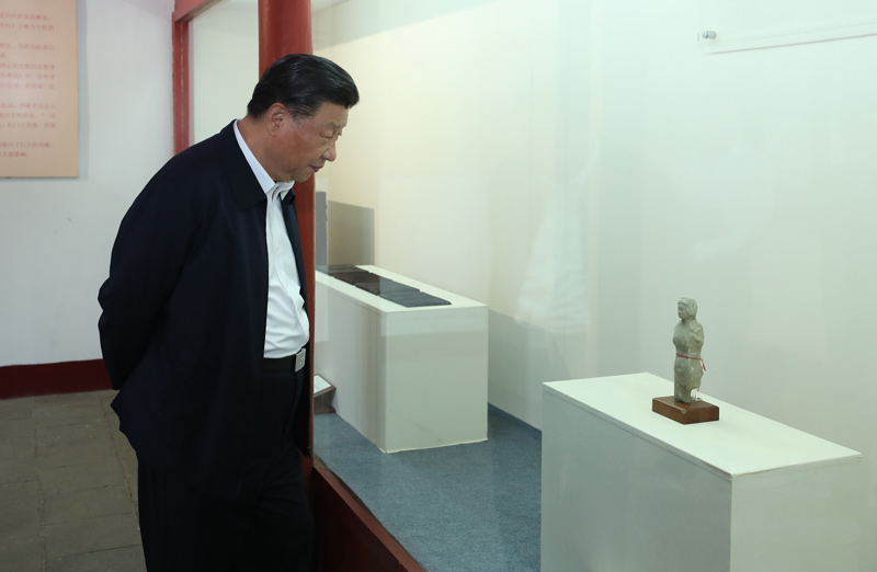 2021年5月12日，習(xí)近平總書記在南陽市考察東漢醫(yī)學(xué)家張仲景的墓祠紀(jì)念地醫(yī)圣祠。 